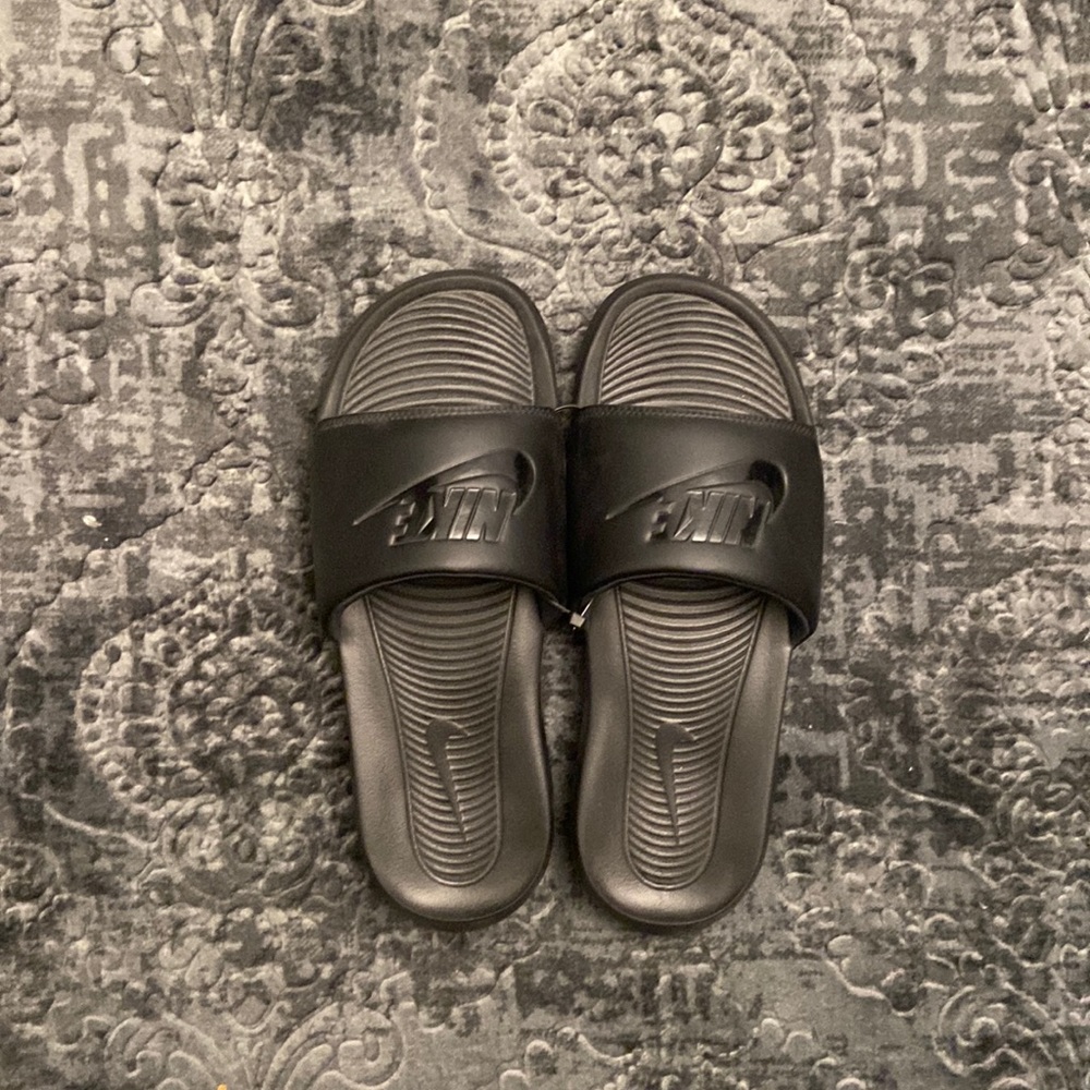 Nike slides ✨